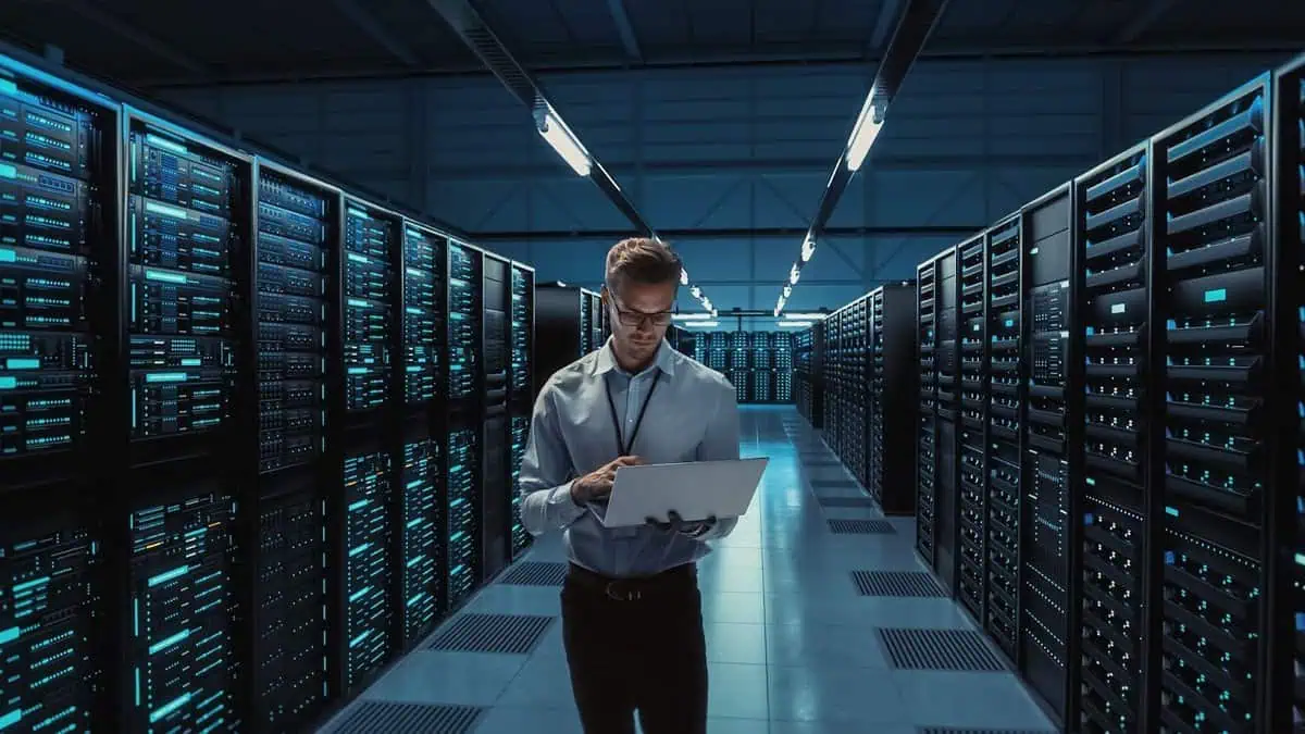 IT Infrastructure Outsourcing: Top 17 Agencies