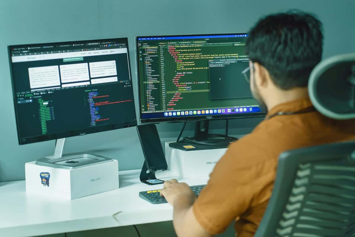 Junior React Developer working testimonial