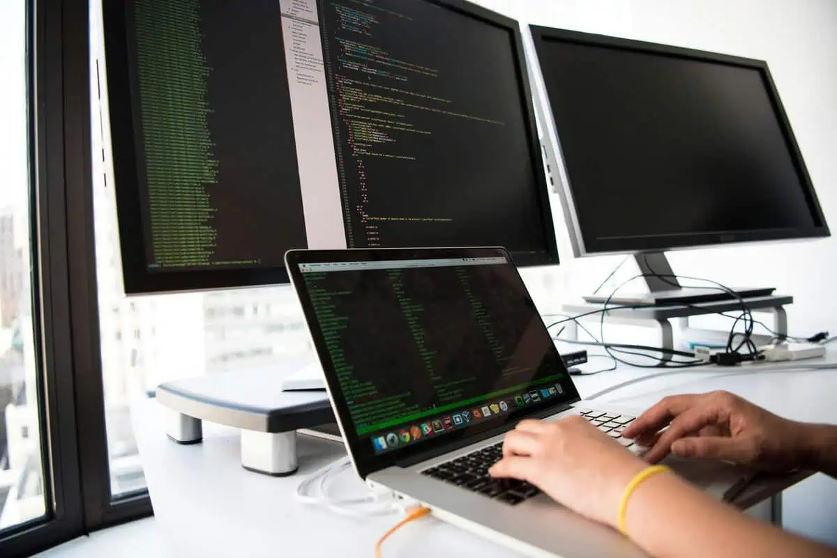 IT Offshoring: Where to Offshore in 2025